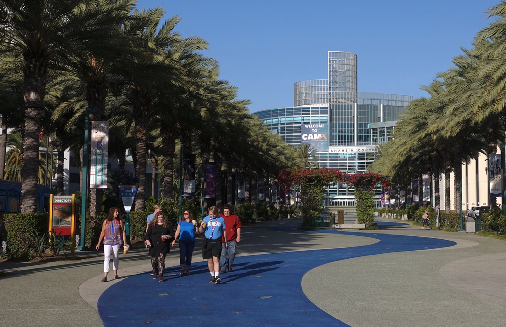 how big is the anaheim convention center for trade shows