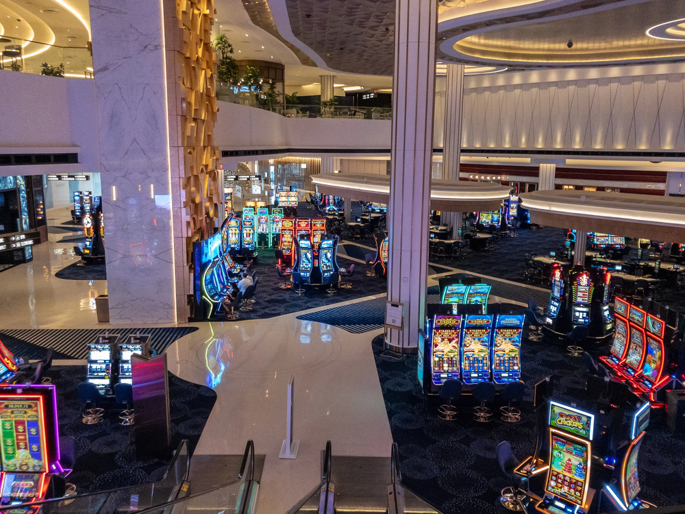 hotel and casino in fontainebleau las vegas