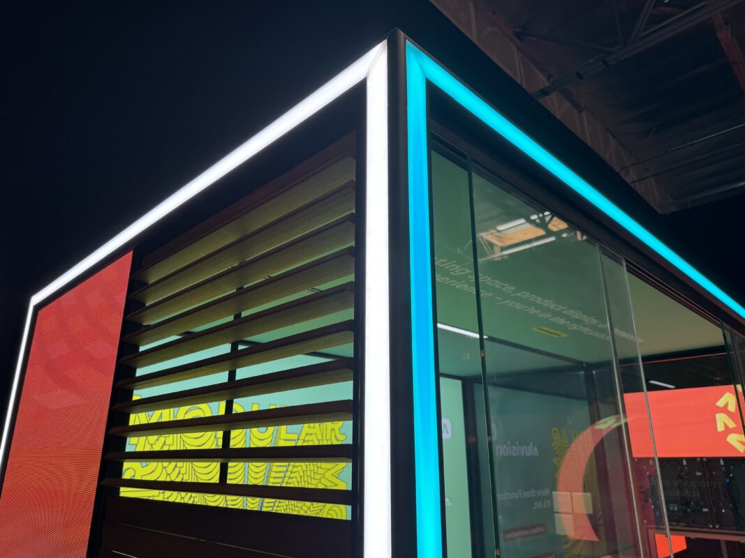 edge lighting on led trade show booth