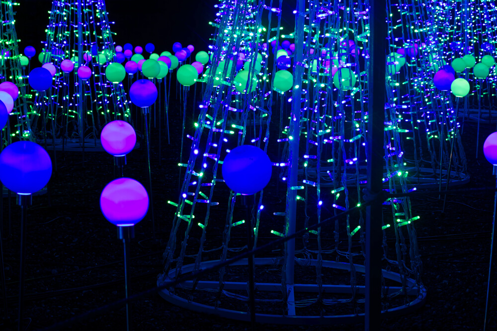 Bold lighting can enhance your island booth desig. 