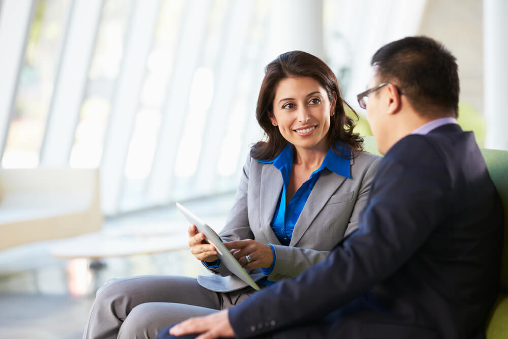 What are the best discussion tips for trade show etiquette?