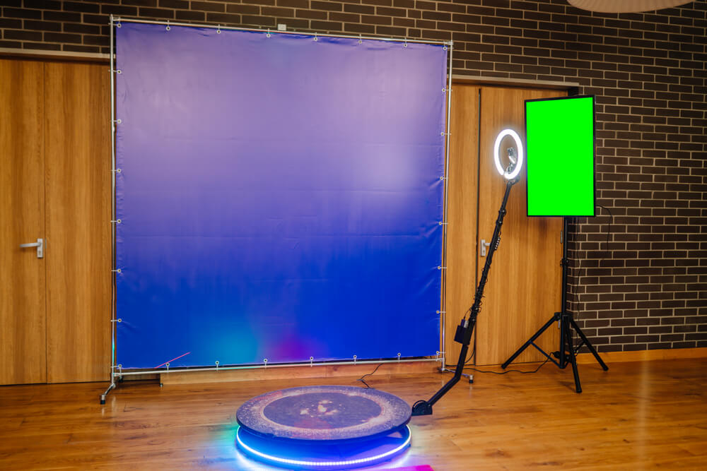 Experiential exhibit design can include simulations like VR experiences.